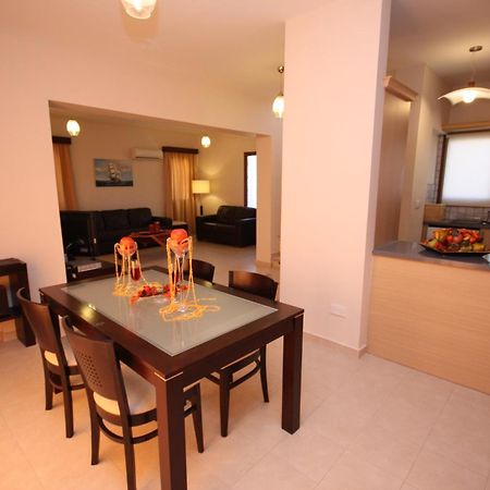 Holidays Villas 皮斯索里 外观 照片