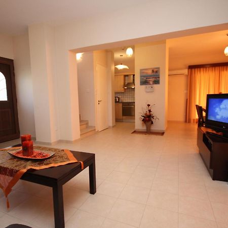 Holidays Villas 皮斯索里 外观 照片