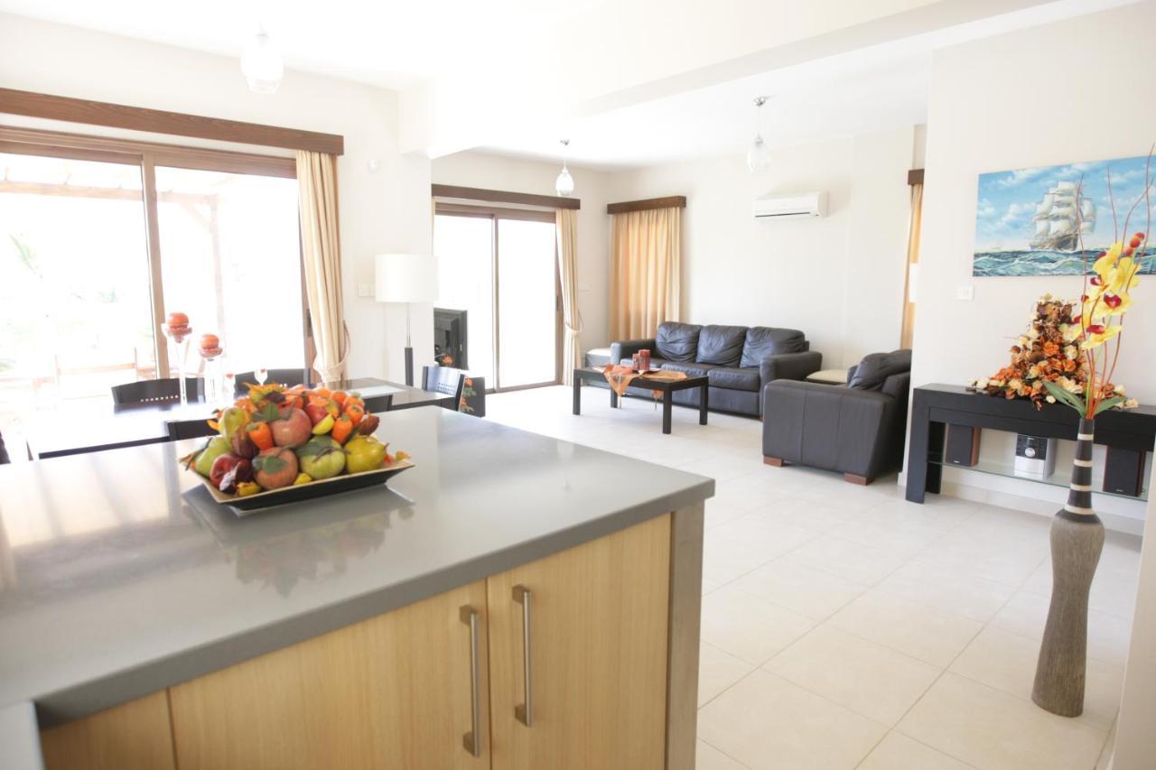 Holidays Villas 皮斯索里 外观 照片
