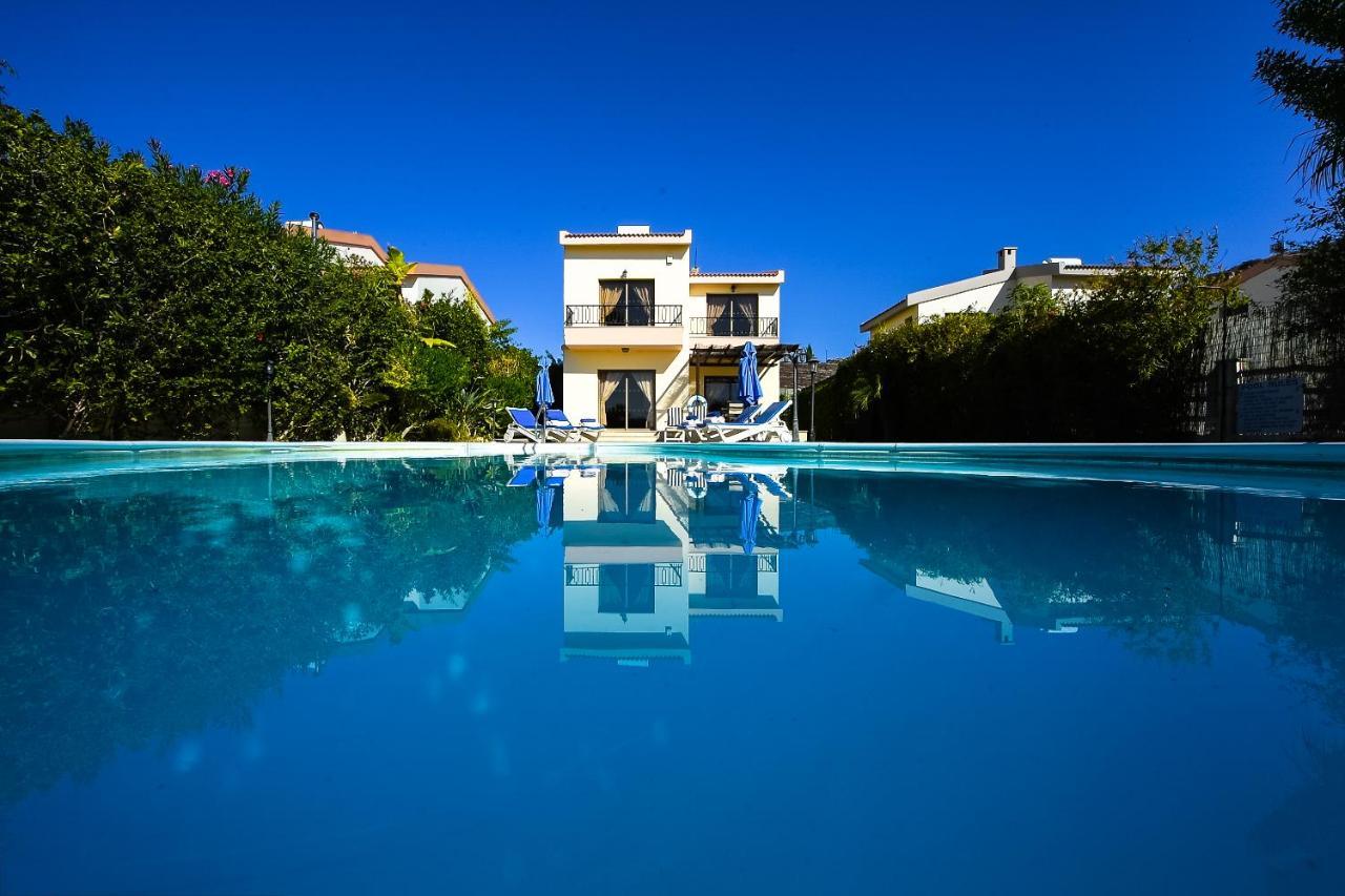 Holidays Villas 皮斯索里 外观 照片