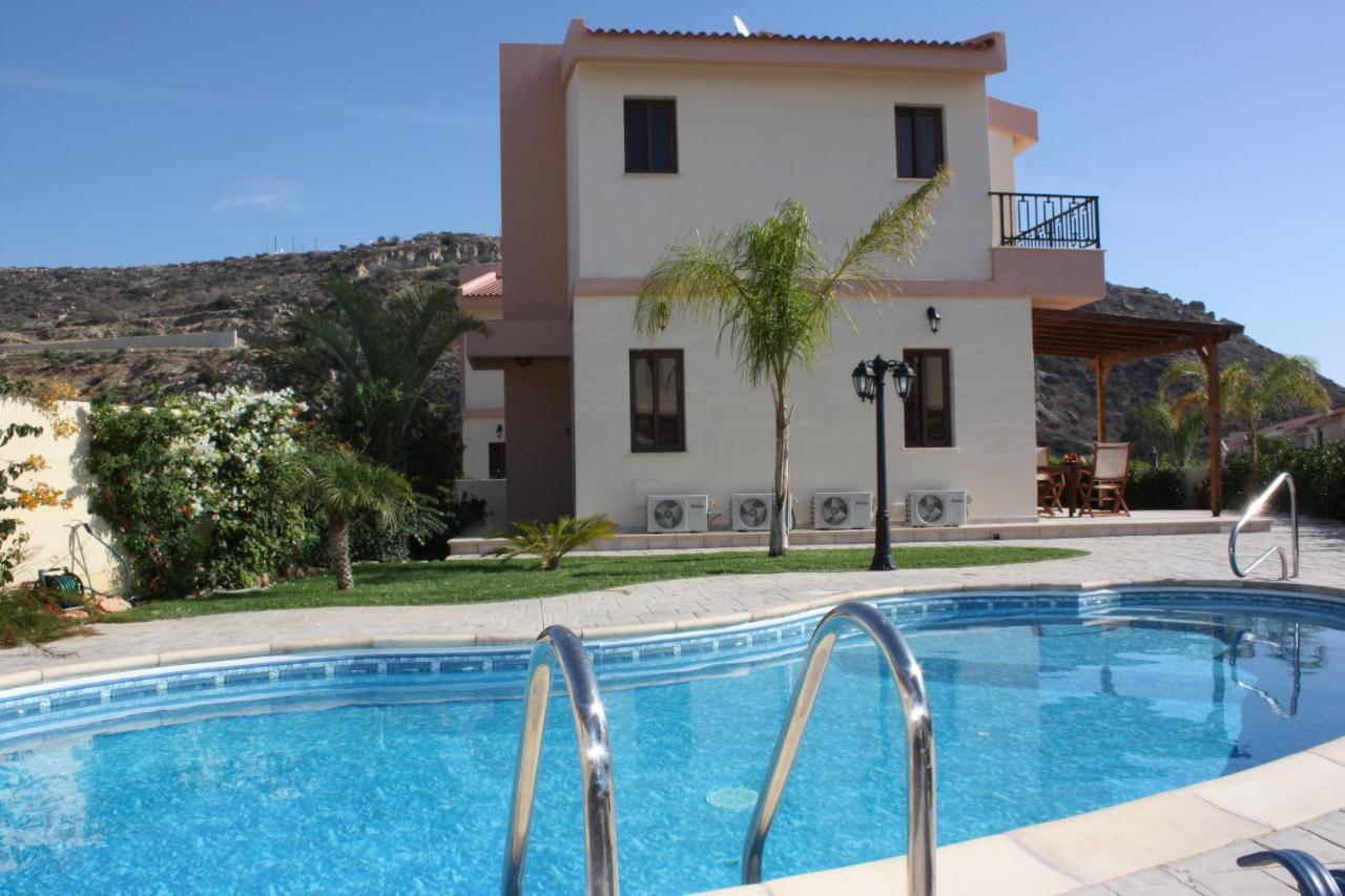 Holidays Villas 皮斯索里 外观 照片